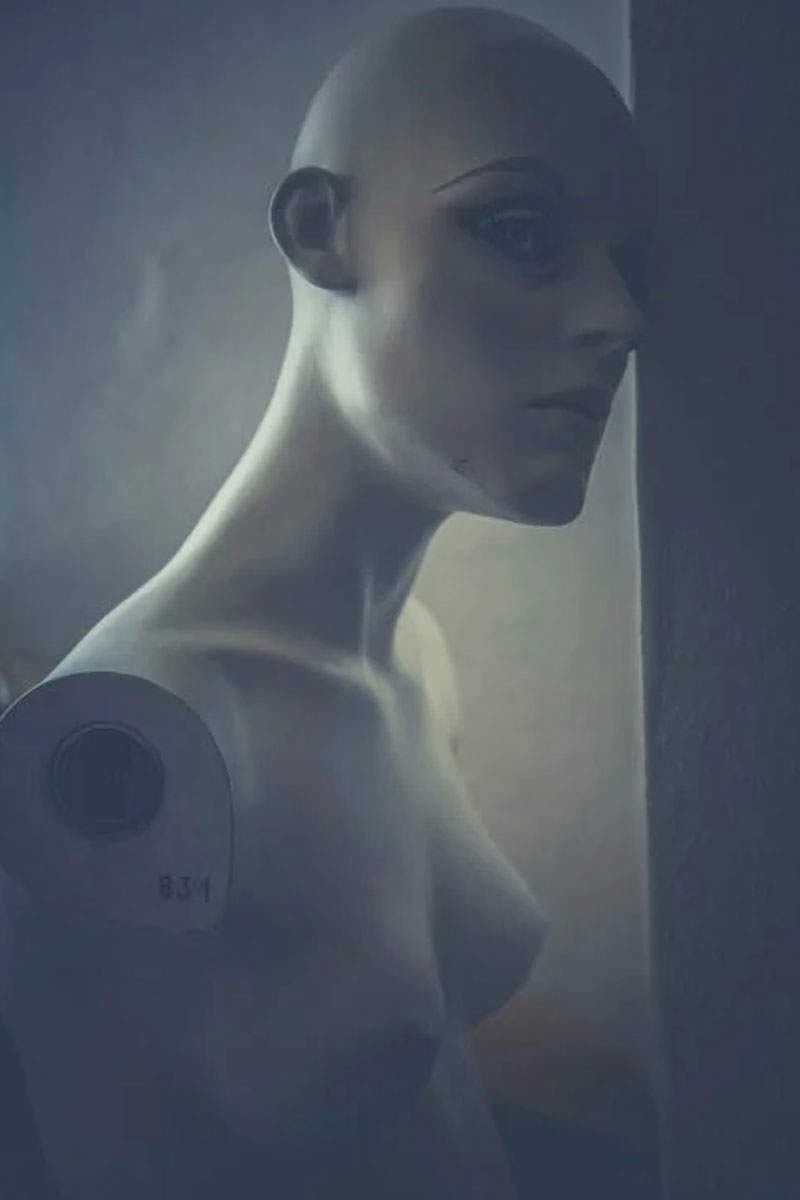 black dahlia mannequin