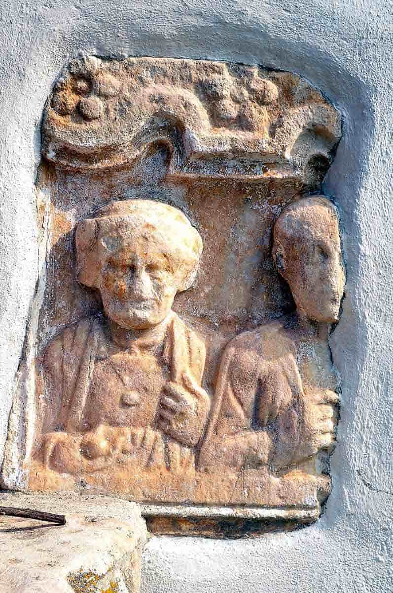 bust of married couple