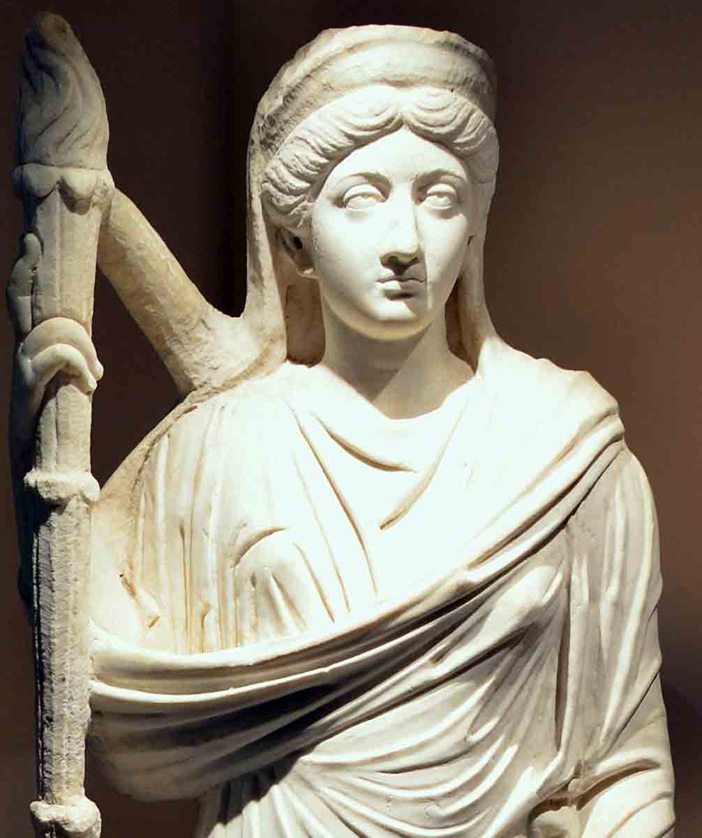 Lucilla Statue