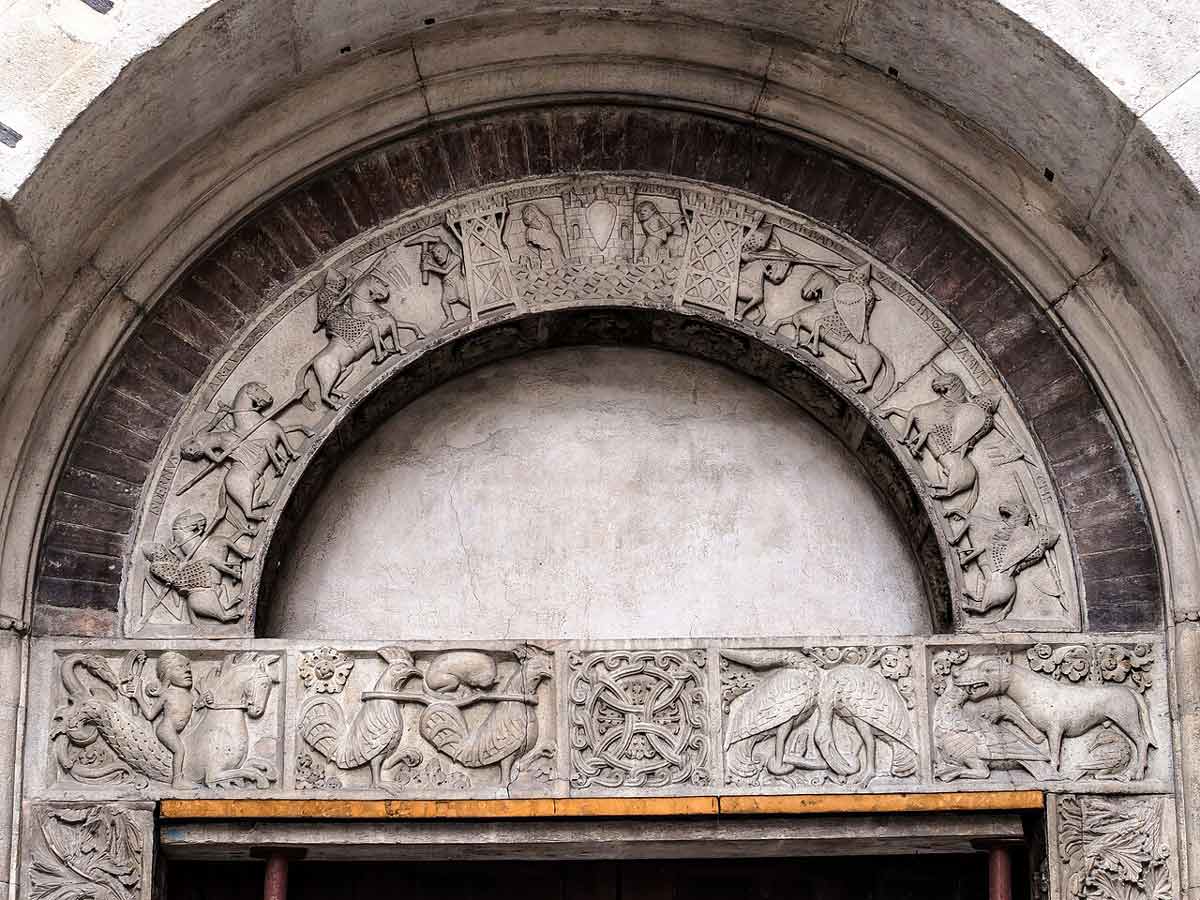modena cathedral north portal archivolt real king arthur