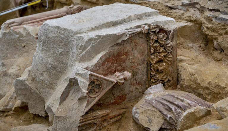 over-1000-artifacts-unearthed-notre-dame