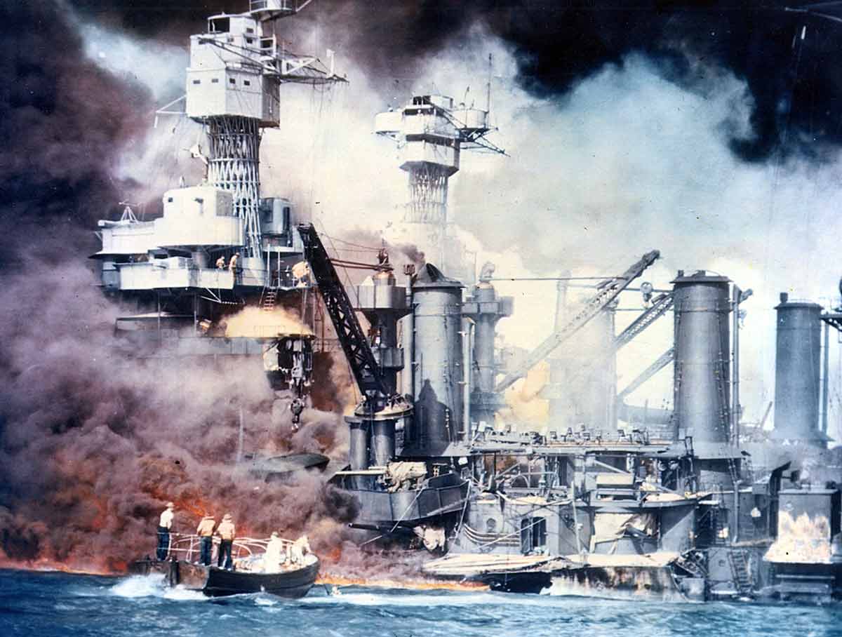 pearl-harbor-ship-burning