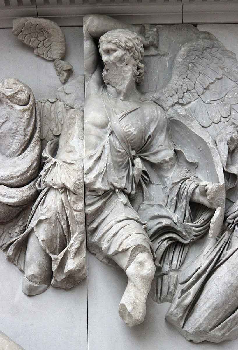 uranus gigantomachy pergamon altar