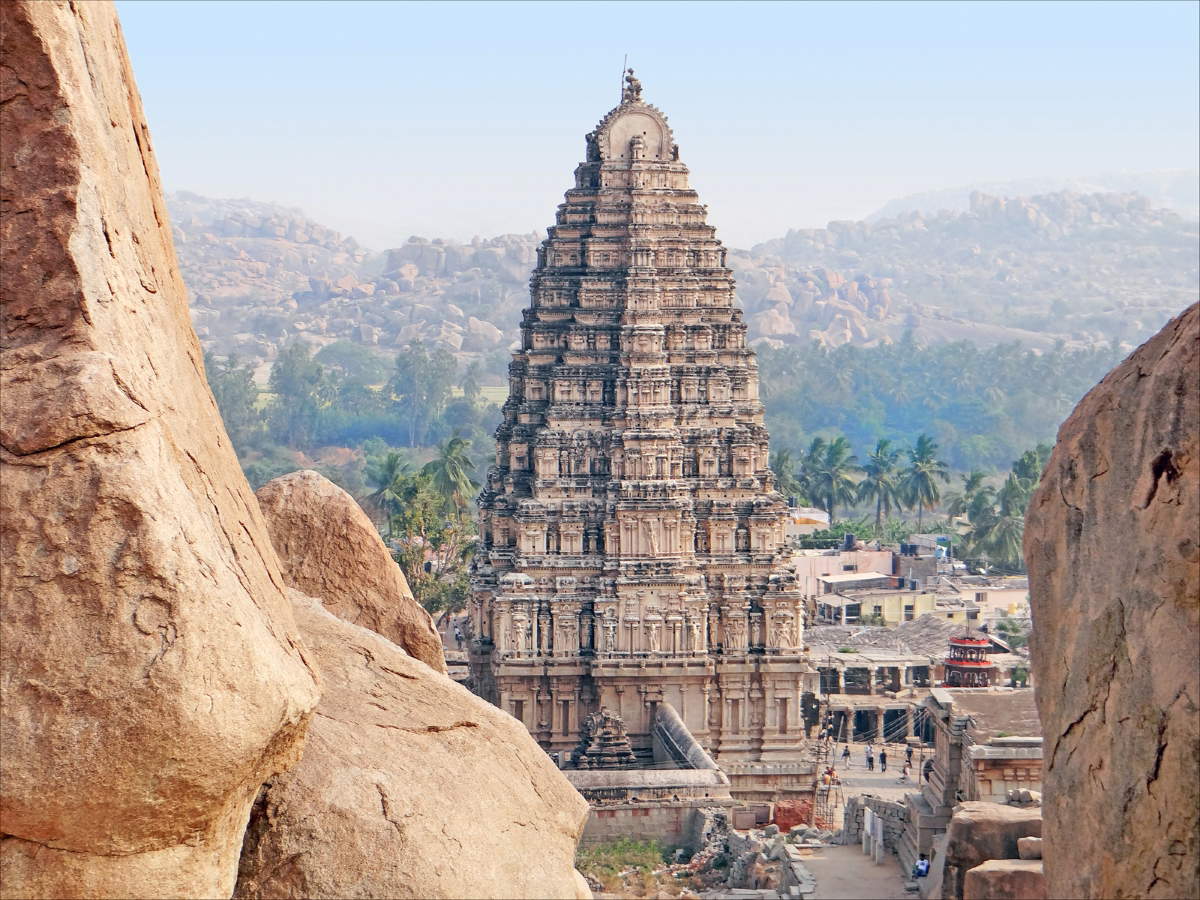 virupaksha temple gopuram hampi vijayanagar india
